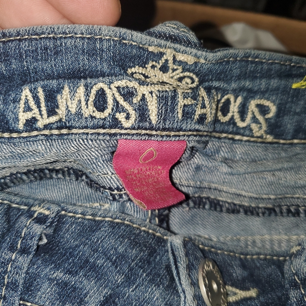 4/25 Almost Famous SkinnyJeans BlueRips Tears Sz 0 - Picture 6 of 6
